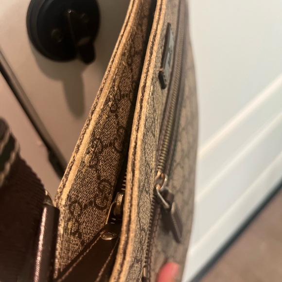 Authentic Gucci - Picture 8 of 10